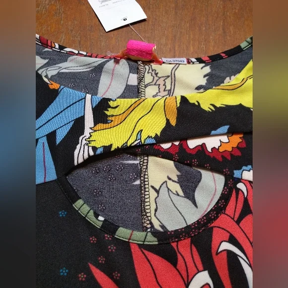 *HOST PICK* NWT Sunny Leigh Size 1X Brightly Coloured Pullover Shirt, Sh… - Picture 4 of 10